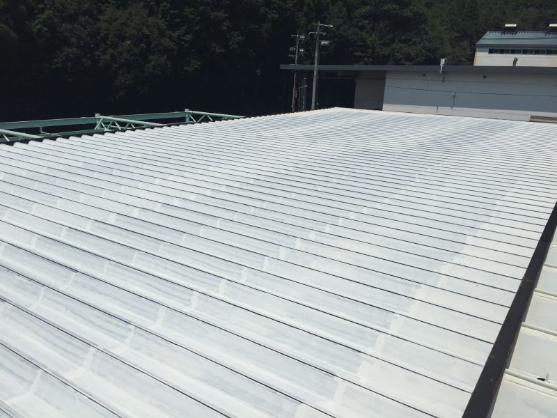 岐阜県関市某企業　工場鋼板屋根塗装工事