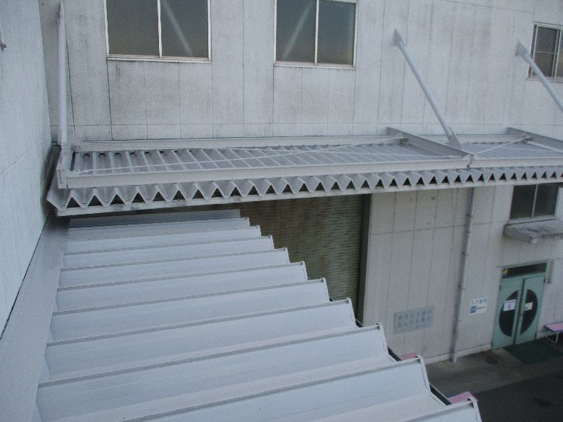 岐阜県関市　工場西面外壁及び鋼板屋根塗装工事