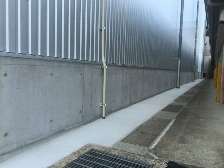 関市内工場コンクリート巾木漏水工事