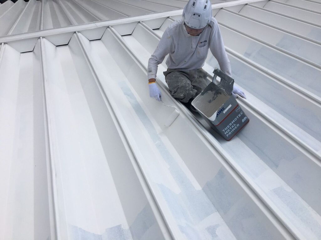 屋根塗装工事（折板屋根、瓦棒葺き屋根)