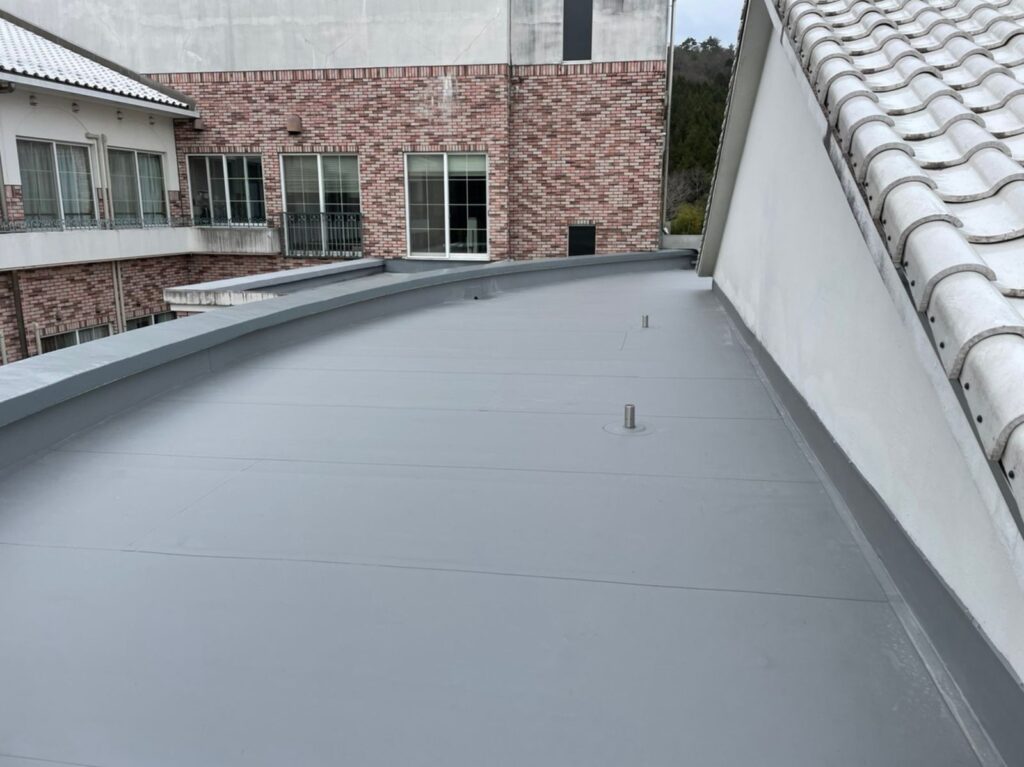 屋上防水（塩ビシート防水機械的固定法）