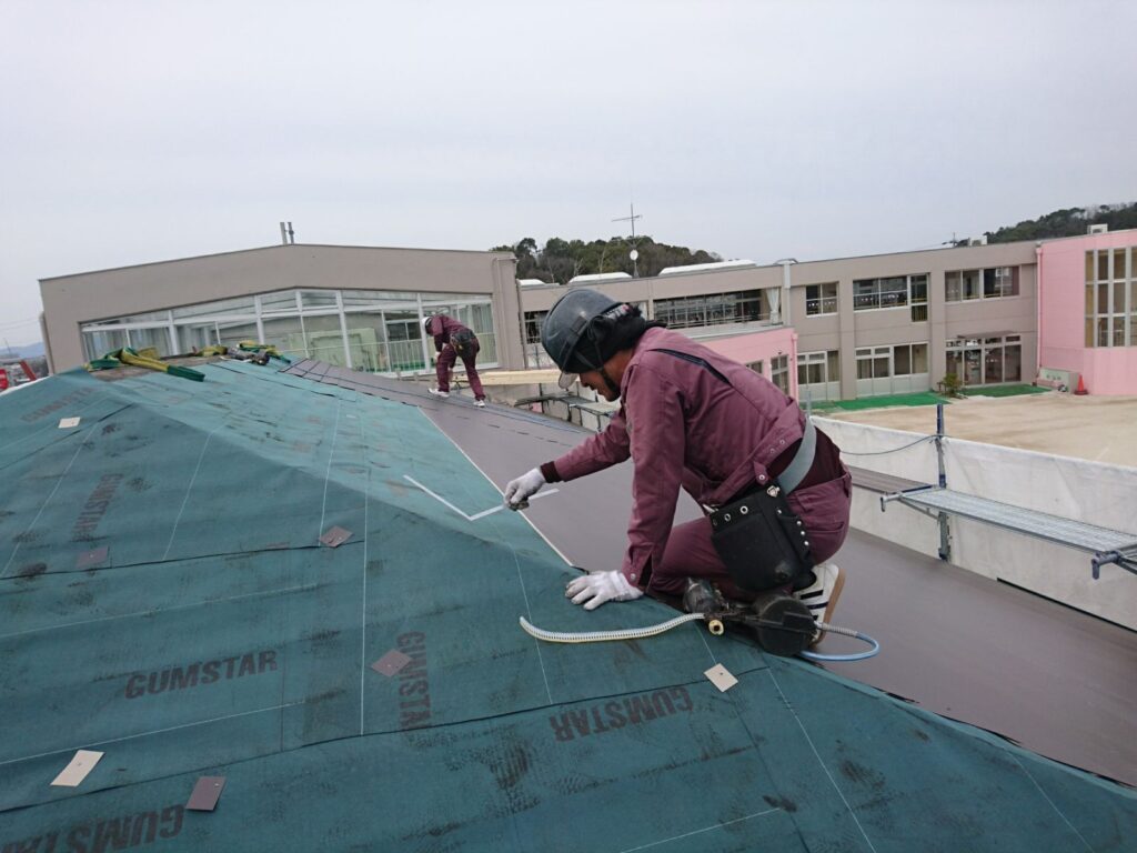 屋根工事（屋根塗装工事／カバー工法）