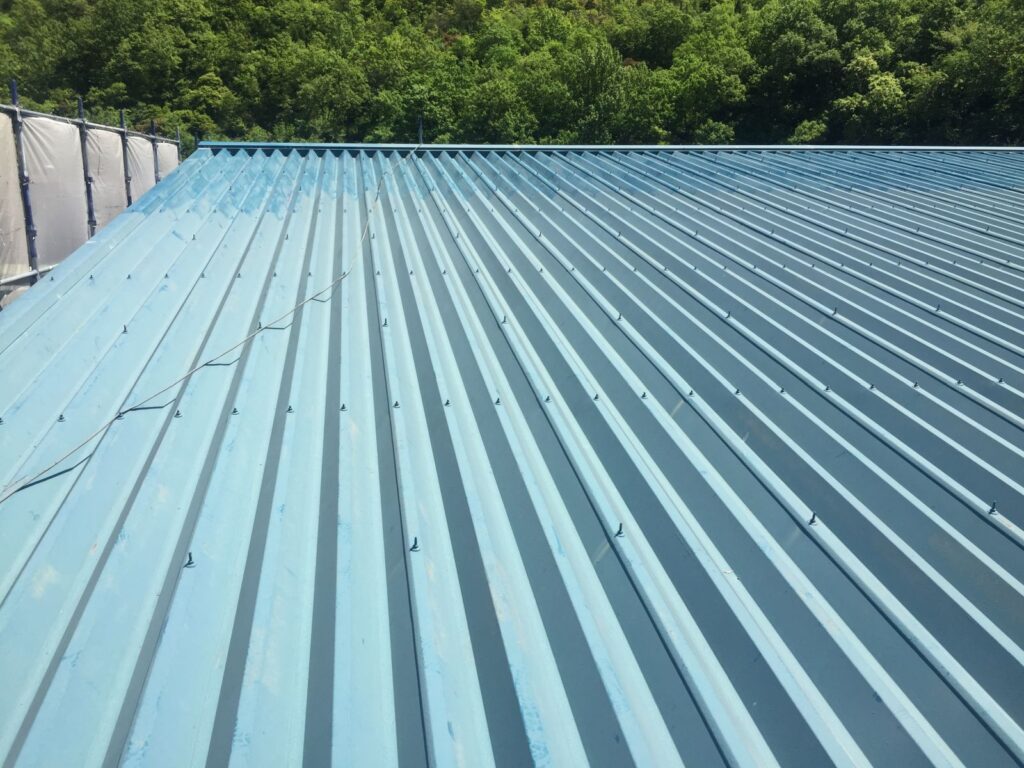 屋根塗装工事（折板屋根）