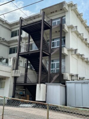 関市中学校非常階段塗装改修工事